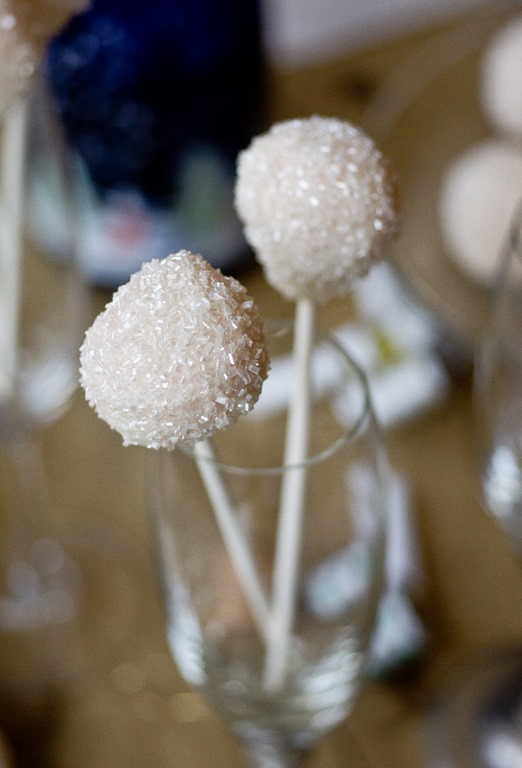 Pink Champagne Cake Pops–A New Years Eve Treat! |